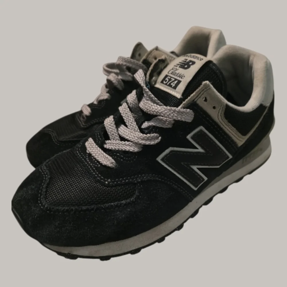 New Balance Womens' Black and White Sneakers - Picture 1 of 3